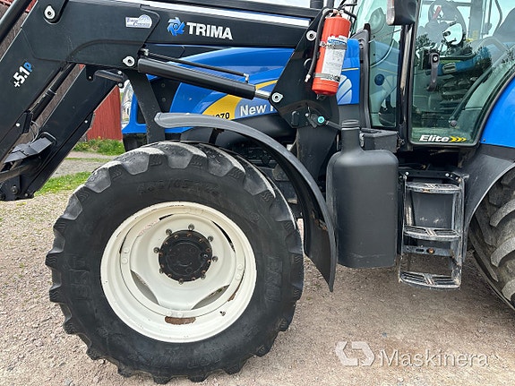 Traktor New Holland T6070 med lastare 8 of 22