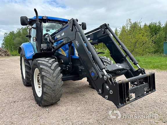 Traktor New Holland T6070 med lastare 7 of 22
