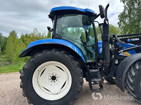 Traktor New Holland T6070 med lastare 12 of 22