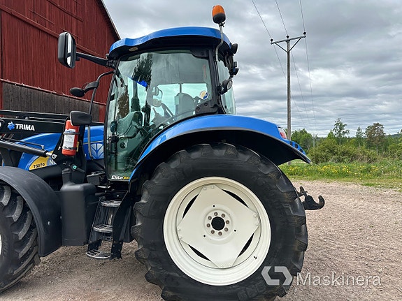 Traktor New Holland T6070 med lastare 9 of 22