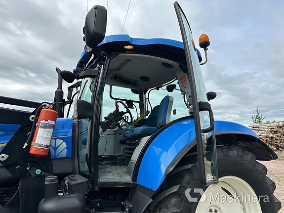Traktor New Holland T6070 med lastare 15 of 22
