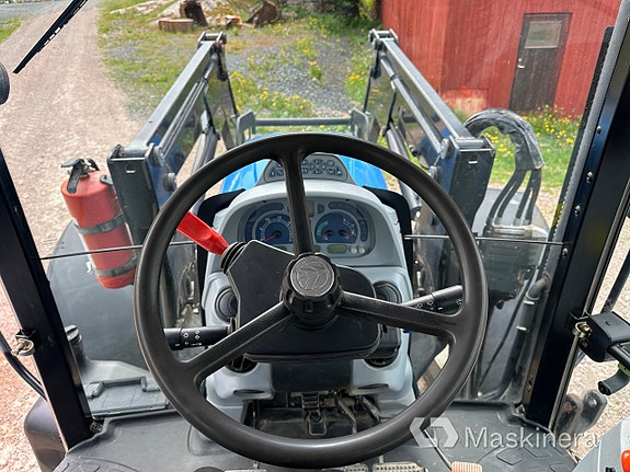Traktor New Holland T6070 med lastare 18 of 22