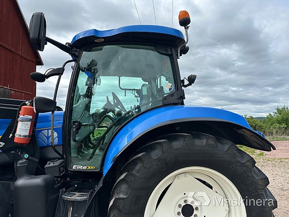 Traktor New Holland T6070 med lastare 14 of 22