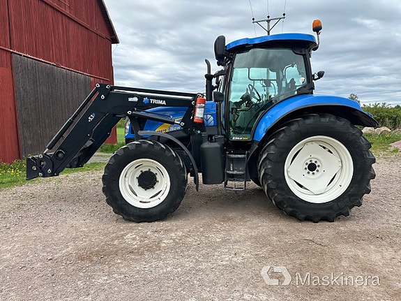 Traktor New Holland T6070 med lastare 2 of 22