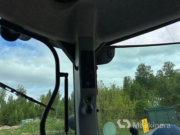 Traktor New Holland T6070 med lastare 22 of 22