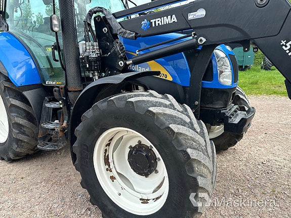 Traktor New Holland T6070 med lastare 13 of 22