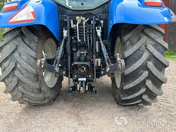 Traktor New Holland T6070 med lastare 11 of 22