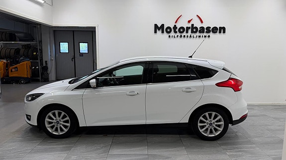 Ford Focus 2 of 5