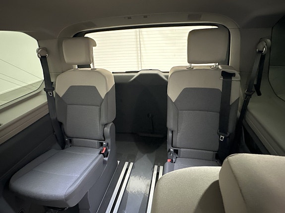 Volkswagen Multivan 28 of 30