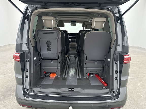 Volkswagen Multivan 13 of 30