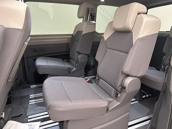 Volkswagen Multivan 29 of 30