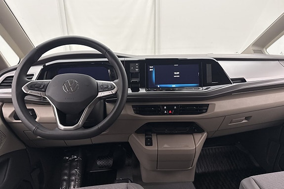 Volkswagen Multivan 15 of 30