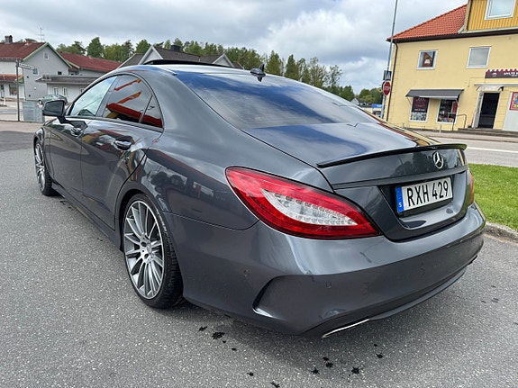 Mercedes-Benz CLS350 3 of 5