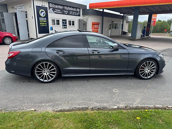 Mercedes-Benz CLS350 5 of 5