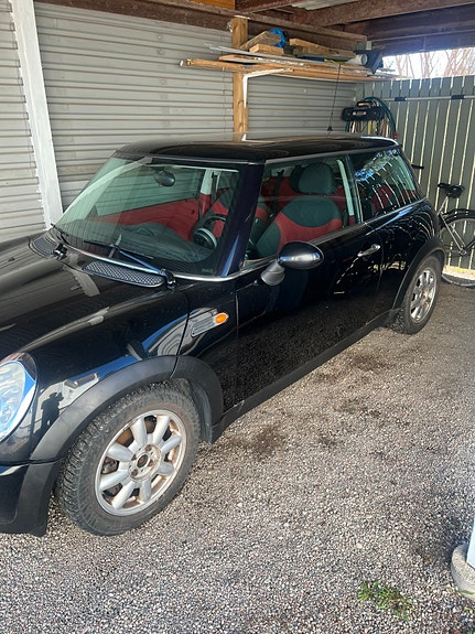 MINI Cooper 4 of 4