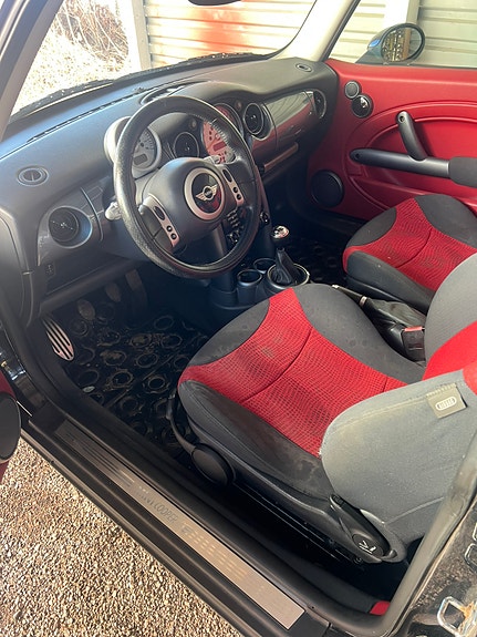 MINI Cooper 3 of 4