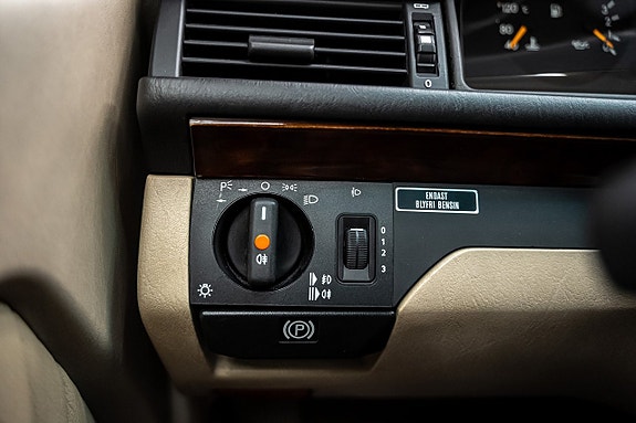 Mercedes-Benz E320 21 of 27