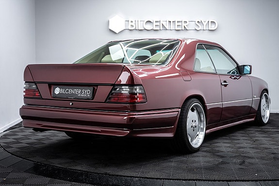 Mercedes-Benz E320 7 of 27