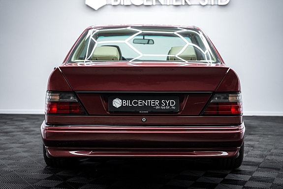 Mercedes-Benz E320 9 of 27