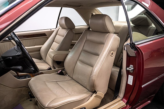Mercedes-Benz E320 23 of 27