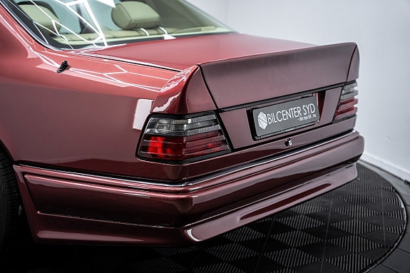 Mercedes-Benz E320 11 of 27