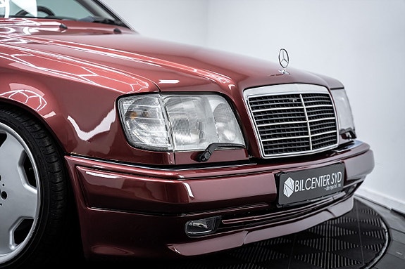 Mercedes-Benz E320 6 of 27