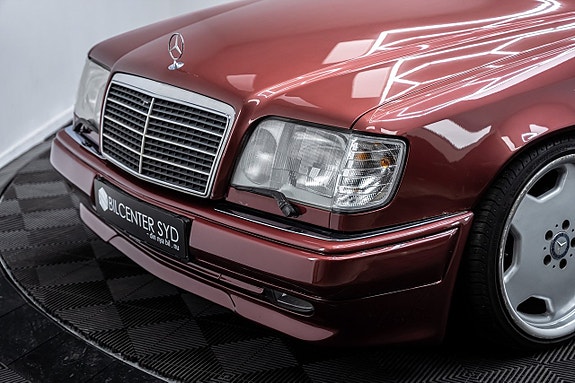 Mercedes-Benz E320 2 of 5