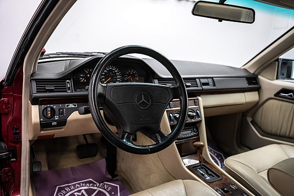 Mercedes-Benz E320 14 of 27