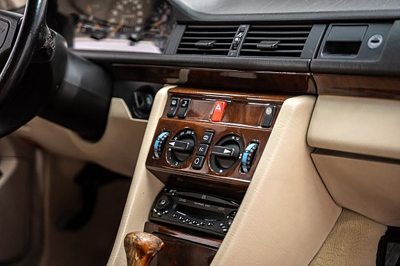 Mercedes-Benz E320 25 of 27