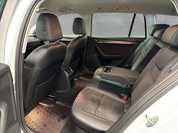 Skoda Octavia Scout 13 of 26