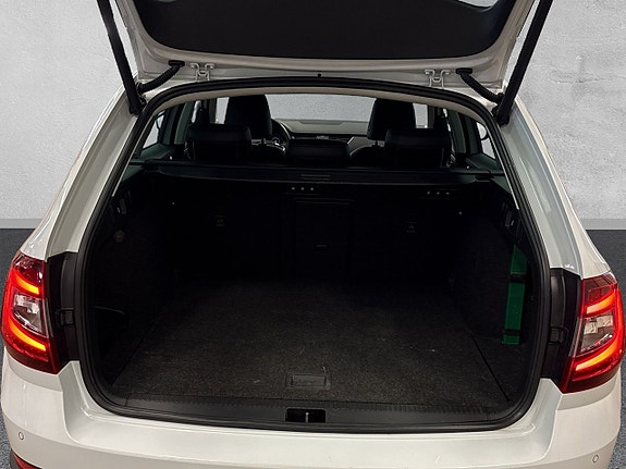 Skoda Octavia Scout 10 of 26