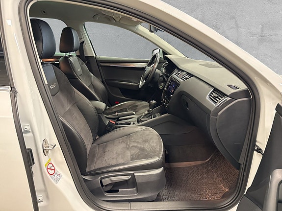 Skoda Octavia Scout 12 of 26
