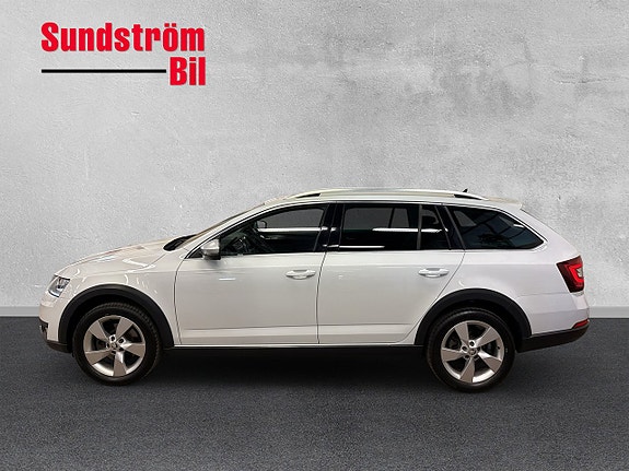 Skoda Octavia Scout 4 of 5