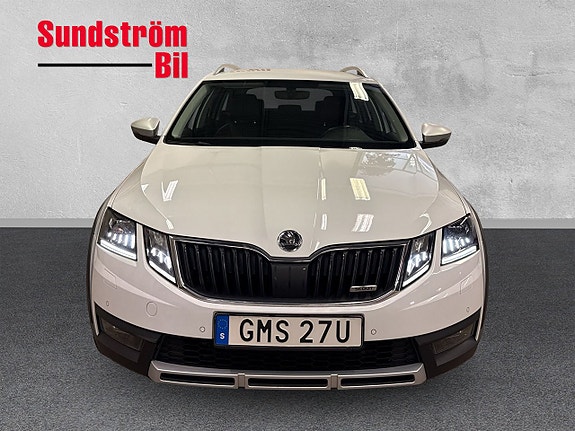 Skoda Octavia Scout 9 of 26