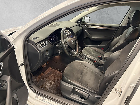 Skoda Octavia Scout 11 of 26