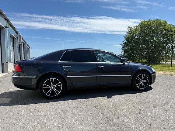 Volkswagen Phaeton 3 of 5