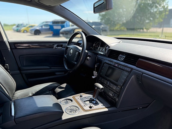 Volkswagen Phaeton 6 of 7