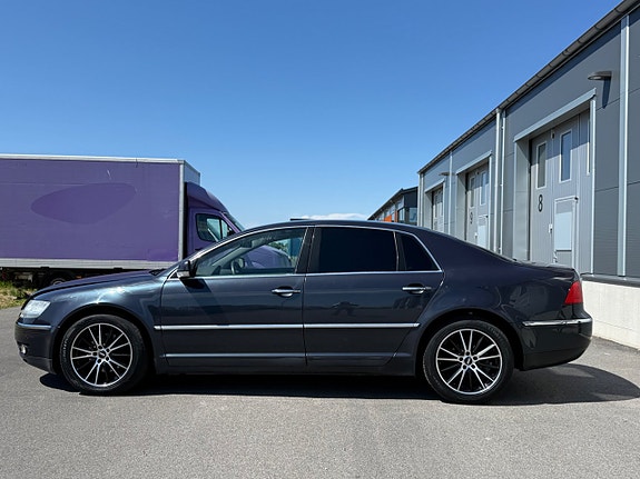 Volkswagen Phaeton 2 of 5