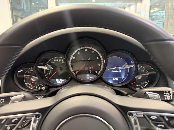 Porsche 911 Turbo S 3 of 5
