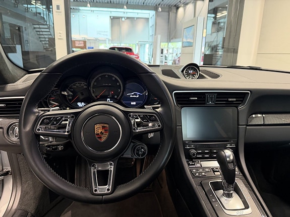 Porsche 911 Turbo S 4 of 5