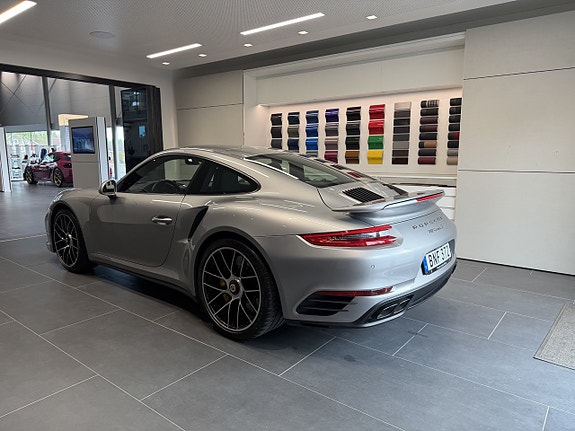 Porsche 911 Turbo S 15 of 25