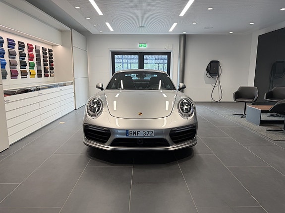 Porsche 911 Turbo S 18 of 25