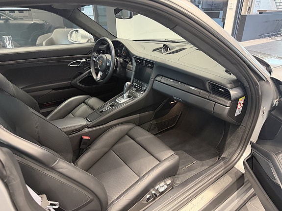 Porsche 911 Turbo S 13 of 25