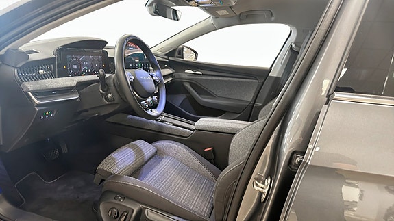 Skoda Superb 7 of 12