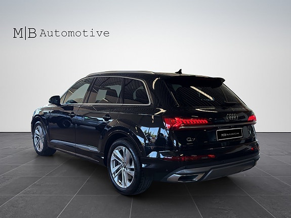 Audi Q7 4 of 5
