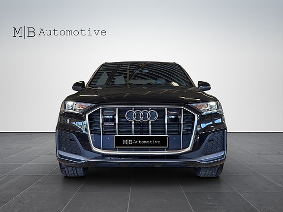 Audi Q7 2 of 5