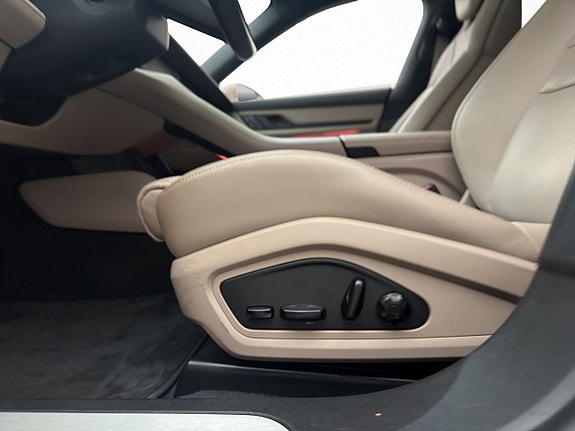 Porsche Taycan 19 of 30
