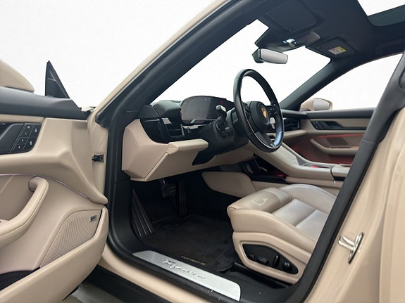 Porsche Taycan 12 of 30