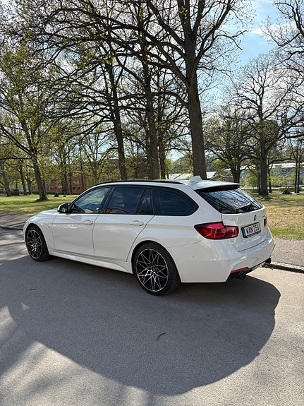 BMW 340i 2 of 5
