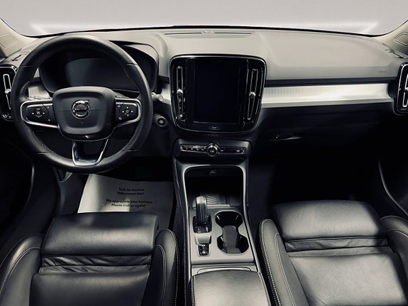 Volvo XC40 15 of 27